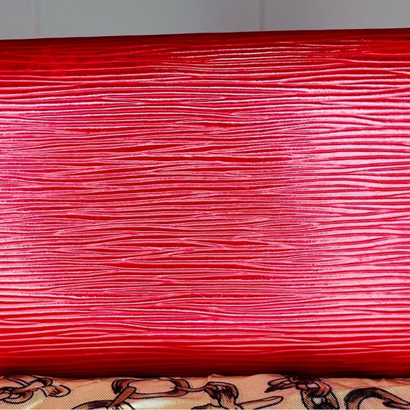 Louis Vuitton Red Epi Sarah Wallet - Picture 10 of 10